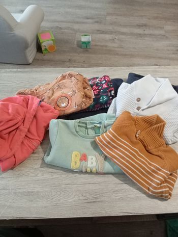 Gros lot vêtements bébé.
