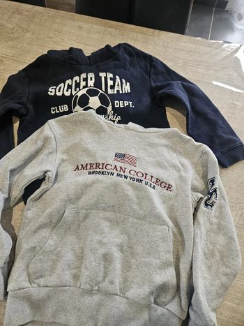 Lot de 2 sweats capuche 8 ans