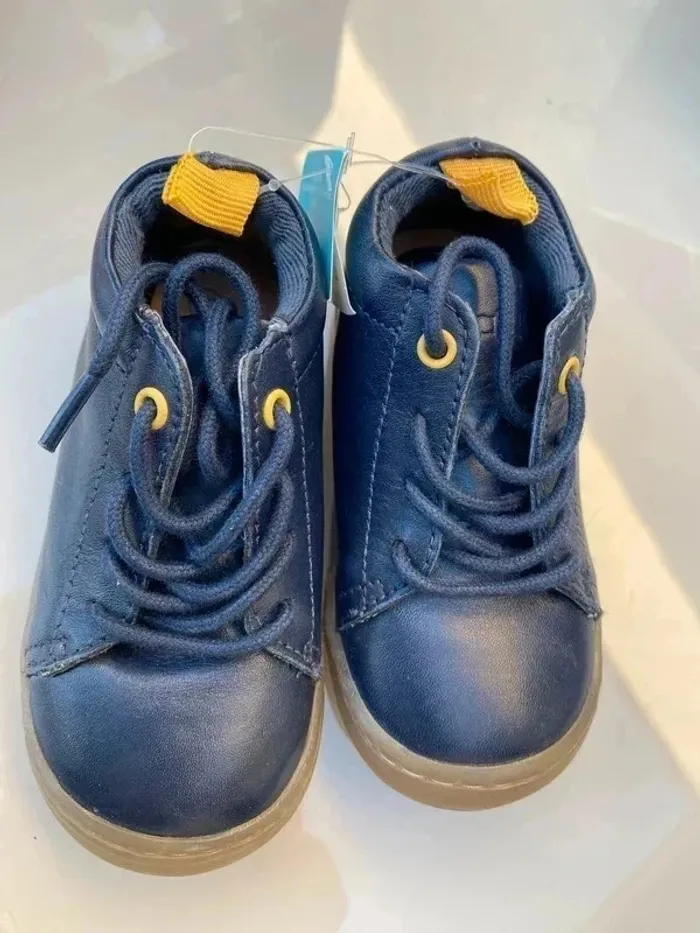 Chaussures montantes en cuir à lacets pointure 20 Obaibi Neuves val 35,9 - photo numéro 4