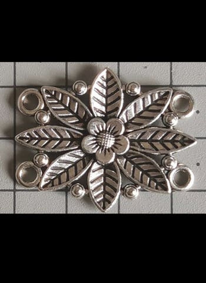 🔗 Grand connecteur fleur 🌼en métal argenté.