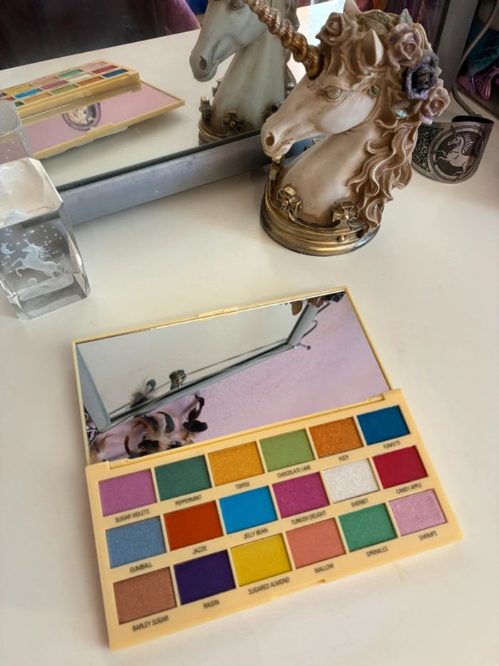 Palette chocolate sprinkles, 18 fards irisés, Makeup Revolution. - photo numéro 2