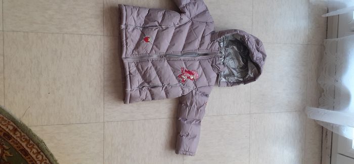 Un manteau de fille très bon état taille 3ans - photo numéro 2