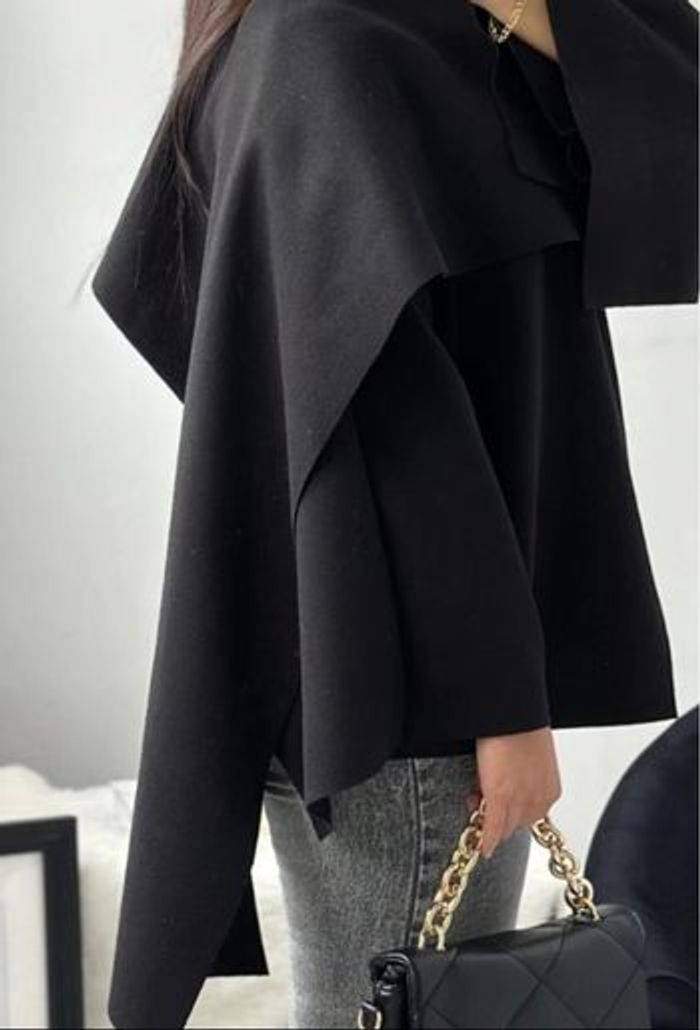 Cape Noir avec echarpe - photo numéro 2