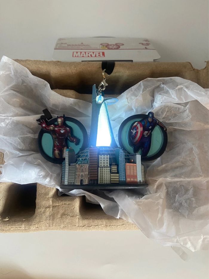 Disney Store Ornement LightUp Marvel Avengers Mickey Ears Sketchbook / Boule Disney - photo numéro 2