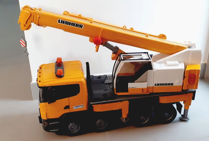 Véhicule camion grue Scania BRUDER