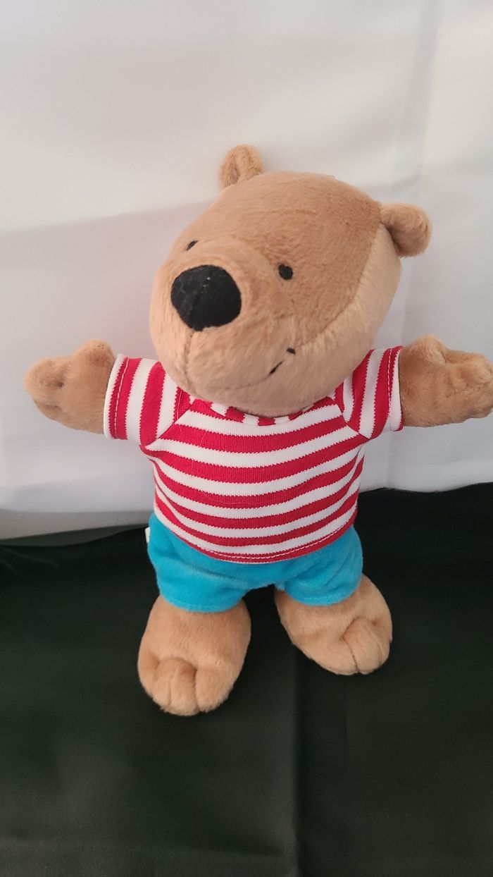 Doudou OURS tee shirt rayé rouge short bleu CONFORAMA 23 cm - photo numéro 3