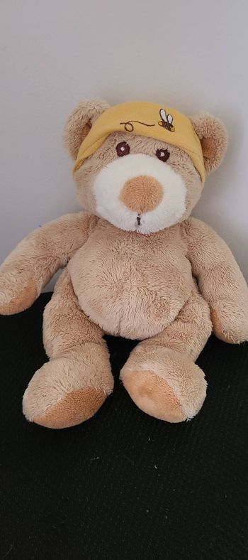 Peluche doudou ours beige ANNA CLUB PLUSH foulard tête abeille jaune