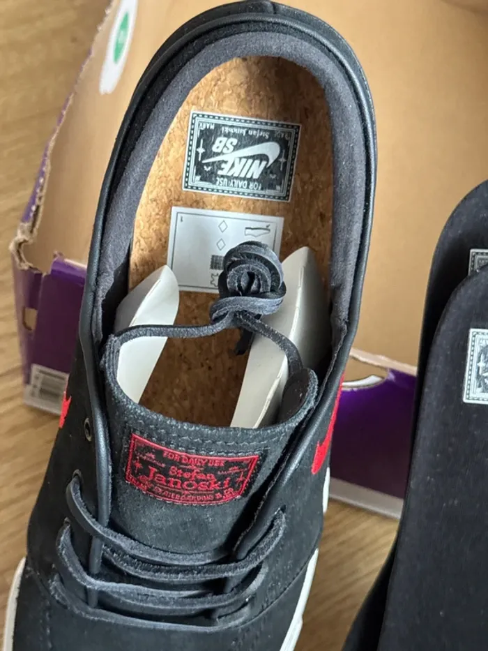 Basket 47,5 Nike SB noir et rouge - photo numéro 5