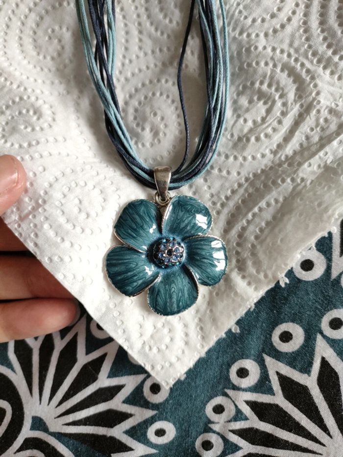 Collier pendentif fleur - photo numéro 2