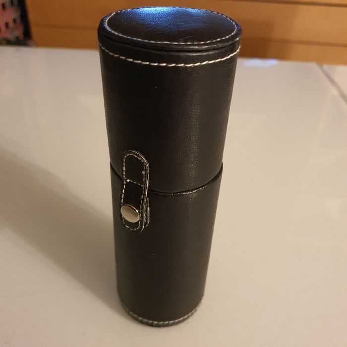 Etui de maquillage noir avec ses pinceaux - photo numéro 3