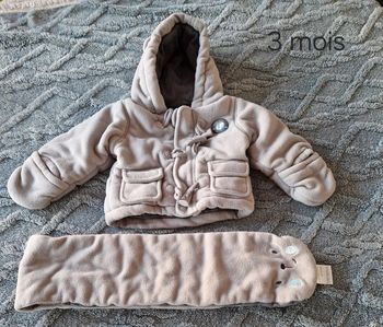 Manteau et écharpe 3 mois