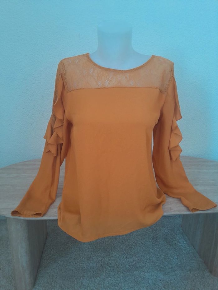 Blouse manches longues dentelle 💫epaules dentelle frou-frou 💫Taille 38-M