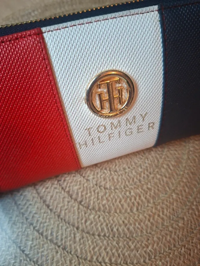 Portefeuille Tommy Hilfiger tricolore – logo doré - photo numéro 9