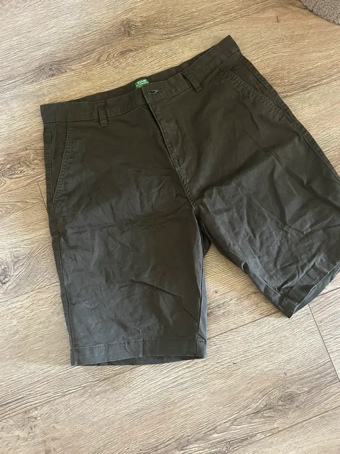 Short chino