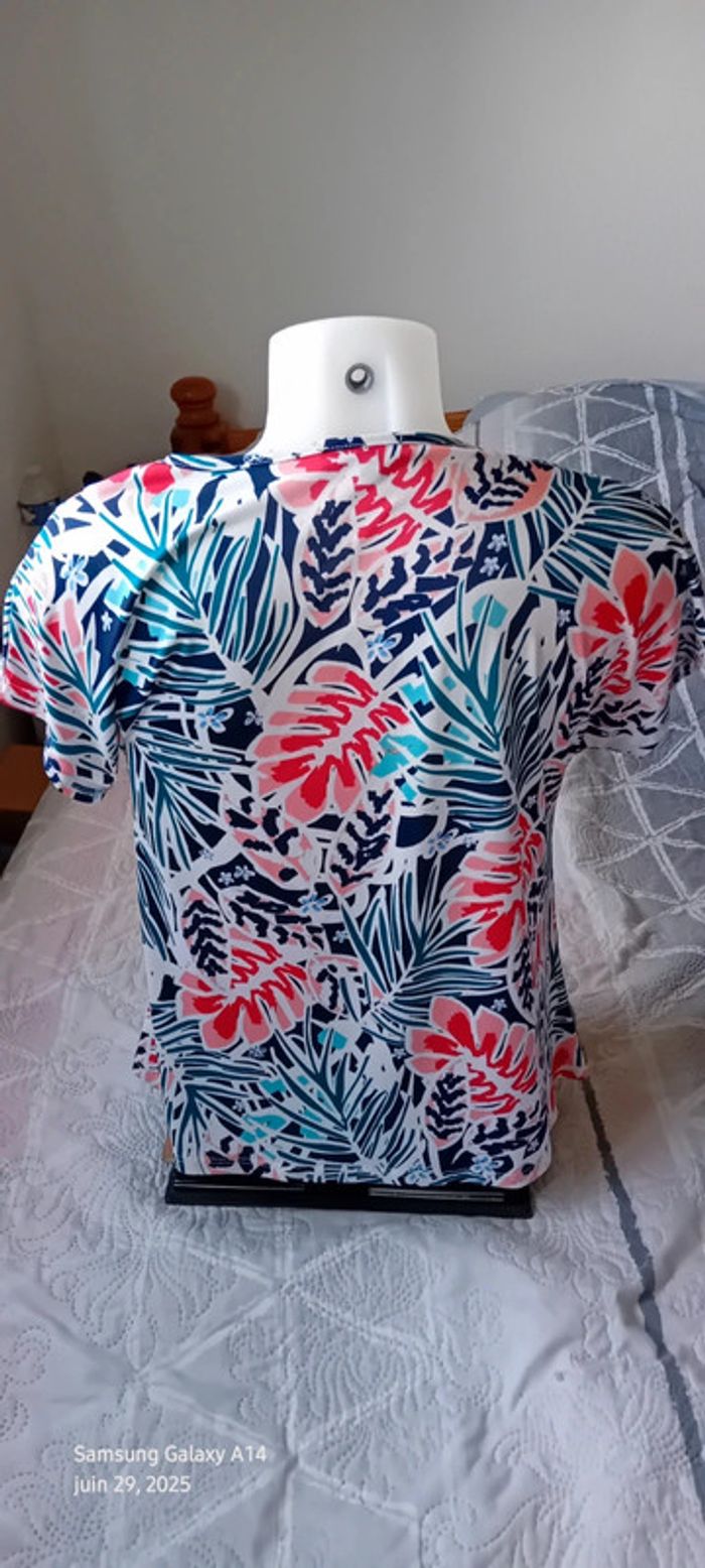 Haut fluide col bénitier imprimé fleurs feuilles tropicales multicolore femme M Riu - photo numéro 10