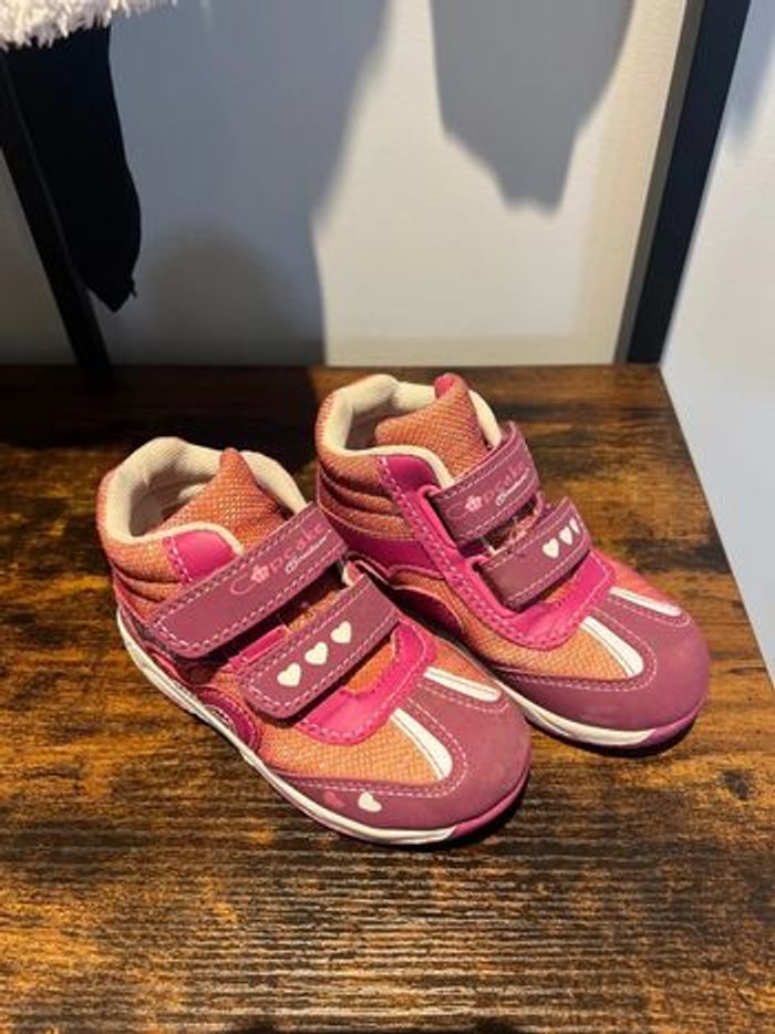 Baskets taille 24