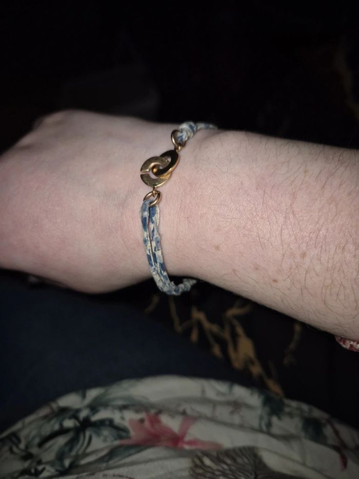 Bracelet en tissus bleu et dorure - photo numéro 2