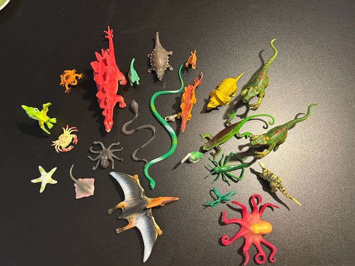 Lot de 24 animaux féroces dinosaures, pieuvre, serpent + un dinosaure offert