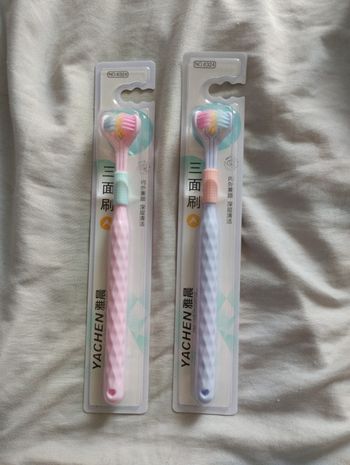 Brosses à dents 3 têtes neuves