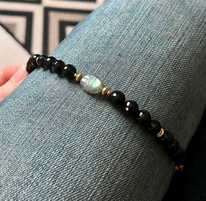 Bracelet amulette scarabée Labradorite et Onyx noir - photo numéro 5