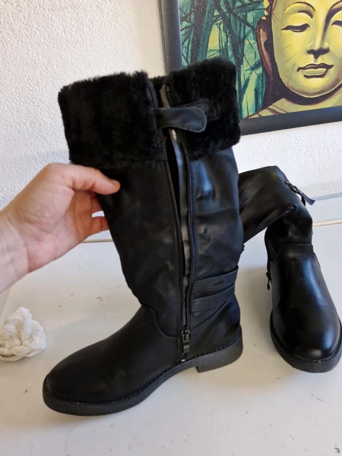 Bottes noires - photo numéro 3