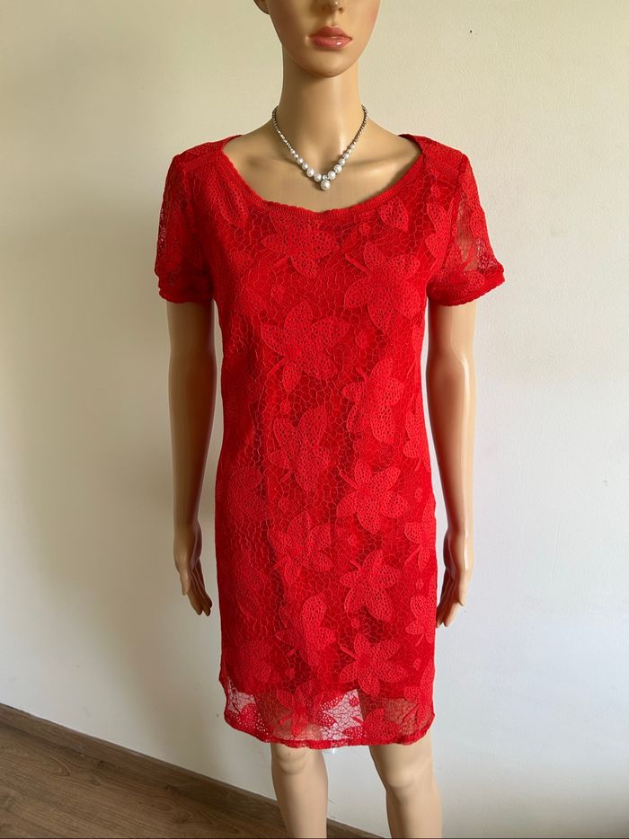 Robe rouge en dentelle One Step taille 38 TBE