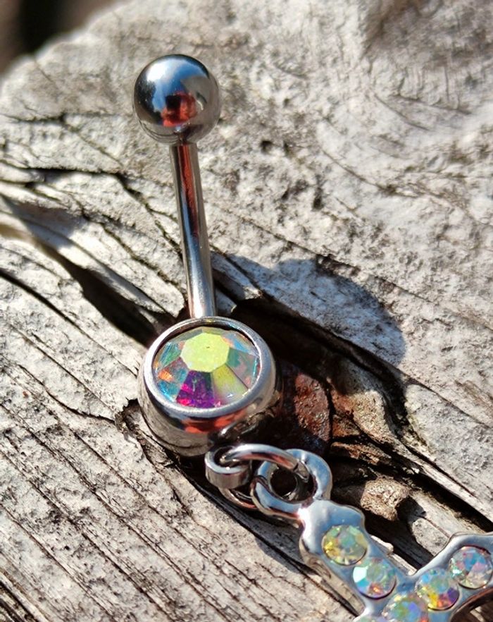 Piercing argenté croix - photo numéro 4