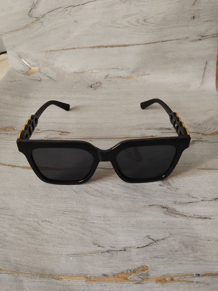 Lunette de soleil femme - photo numéro 2