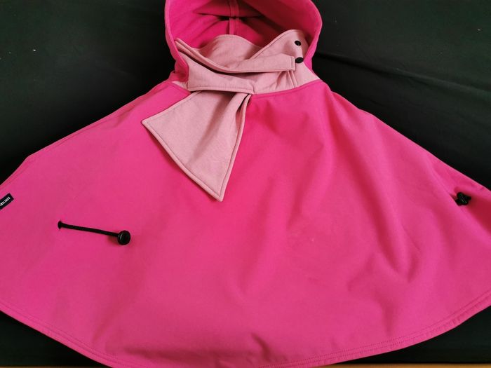 Cape enfant en fauteuil roulant