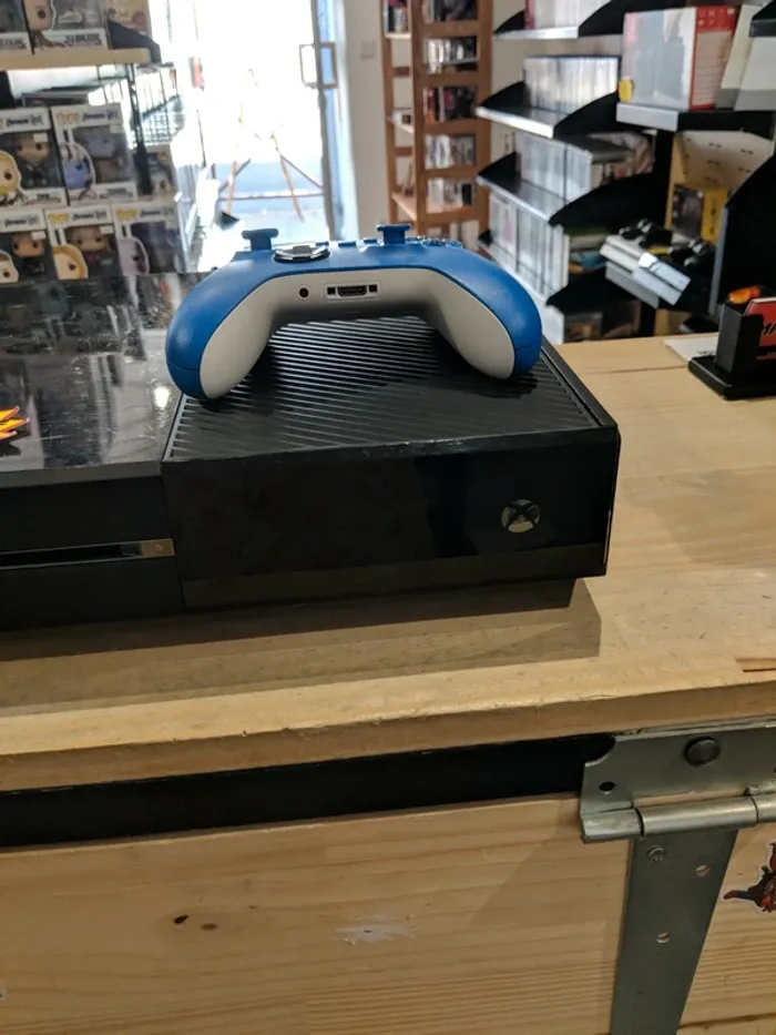 Xbox one noir + Manette bleu officielle - photo numéro 4