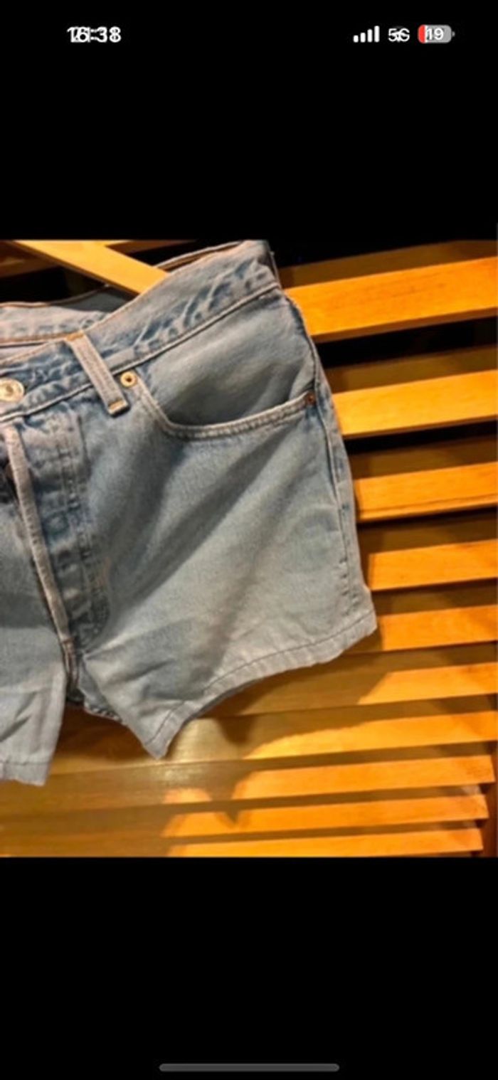Short en jean Levi’s femme - Taille 33 vintage - photo numéro 8