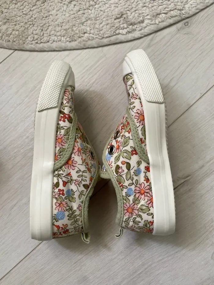 Chaussures en toile fleuries - photo numéro 4