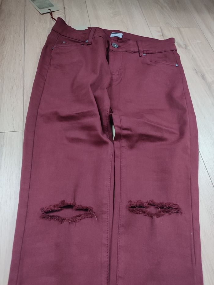 Pantalon bordeau élastique  à trous - photo numéro 3