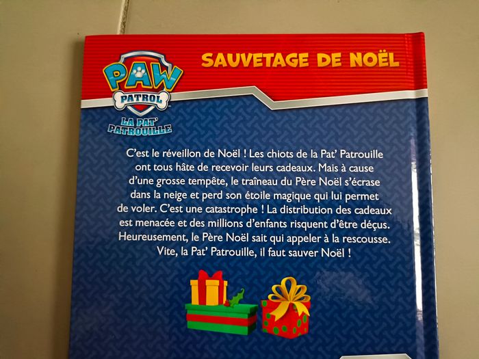 Lot de livres de Noël : Bluey, Pat' Patrouille Paw Patrol, Monsieur Loup,  La Petite fille - photo numéro 10