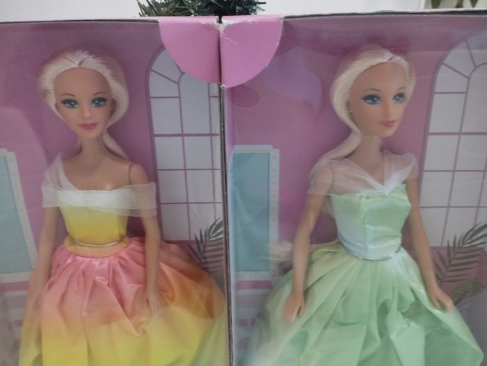 Lot de 2 poupées mannequins neuves robe de soirée jouet fille - photo numéro 3