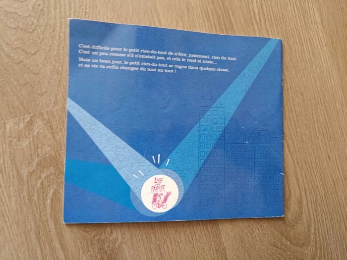 Livre c'est l'histoire d'un tout petit rien du tout - photo numéro 2