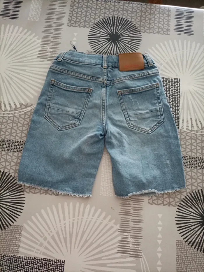 Short troué - photo numéro 5