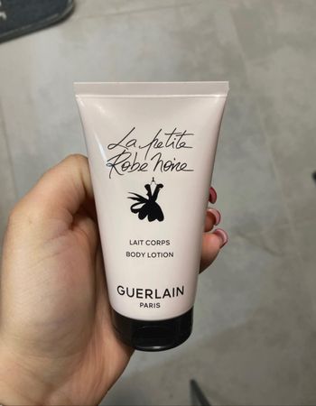 Lait pour le corps la petite robe noir