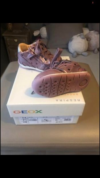 Chaussures geox taille 18