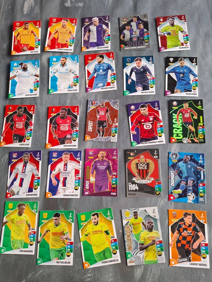 Lot de 25  cartes de football adrenalyn 2025-2026