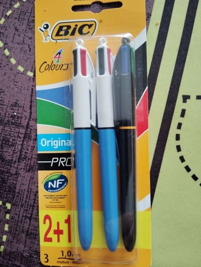 10 Cahiers + stylos, crayons de couleurs et stabilos - photo numéro 6