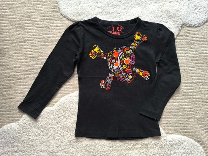 T-shirt manches longues/ noir tête de mort yeux en coeur/ taille 5 ans