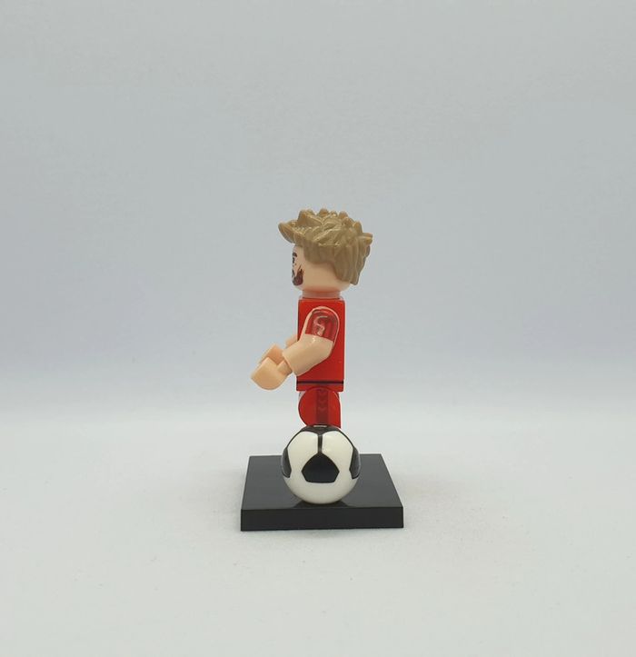 🎽 Figurine Footballeur Coupe du Monde 2022 Équipe du Danemark - Christian Eriksen - (Style Lego) 🎽 - photo numéro 2
