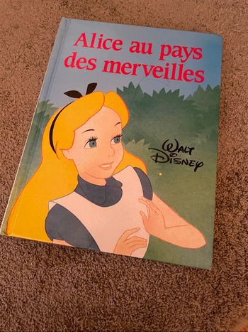 Livre - Alice au pays des merveilles