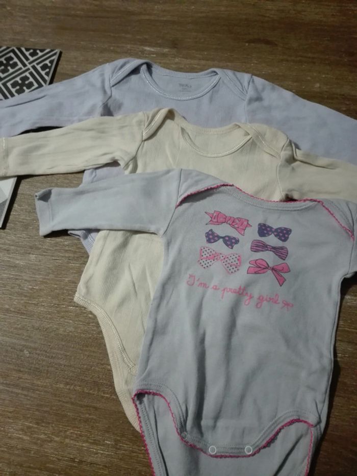 Lot bodie body bébé fille 12 mois jaune violet rose uni noeud pretty