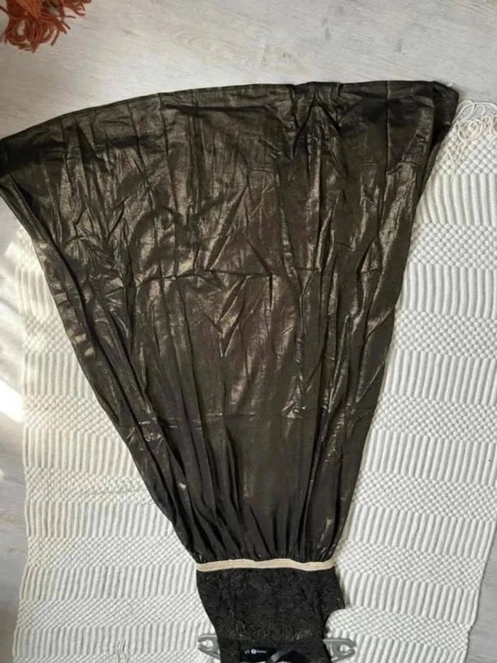 Robe de soirée noire et dorée - photo numéro 10