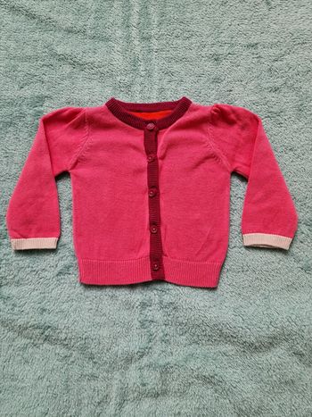 Très joli gilet 62 cm