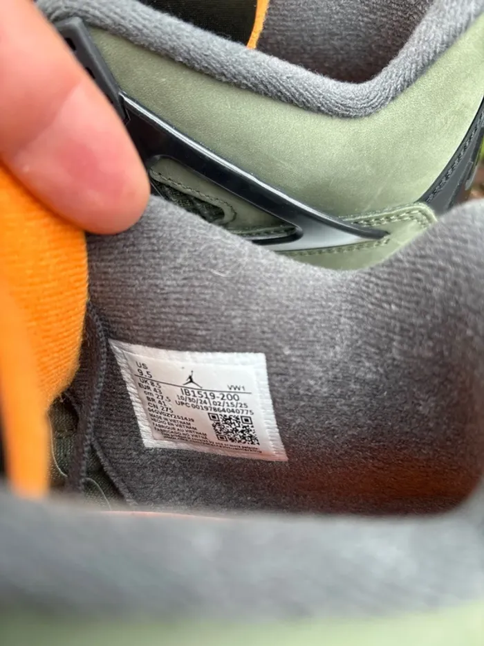Jordan 4 Undefeated - Taille 43 - - photo numéro 7