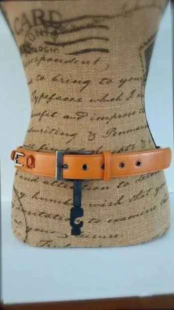 Ceinture orange multi boucles grise 90 cm