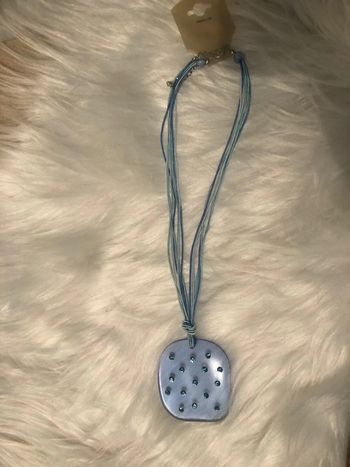 🌺 collier fantaisie pendentif résine carré bleu et strass